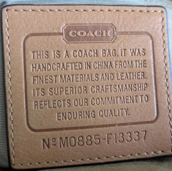 COACH SIGNATURE HAMPTON OPTIC HAND BAG. - Picture 8 of 16